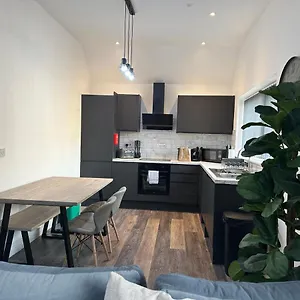 Sapphire Premier W/secure Parking Apartment